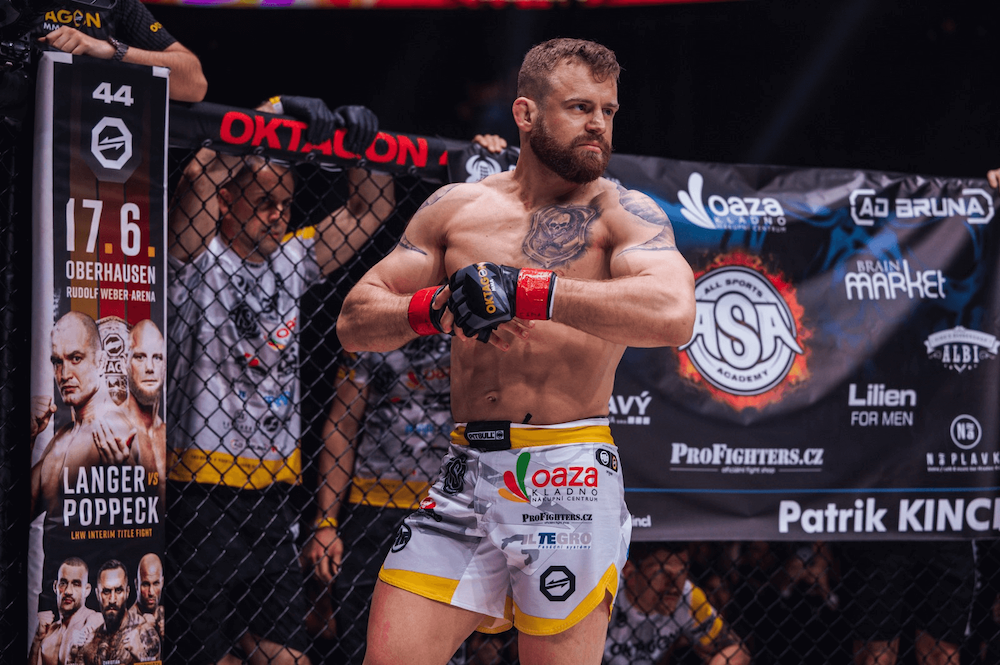 Kincl v klietke Oktagonu