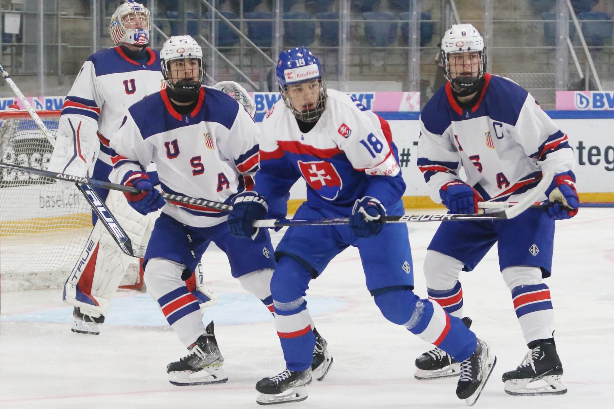 Slovensko prehralo v zápase s USA priamo v semifinále hokej MS U18